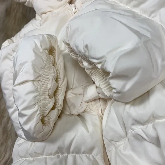 ❌Sold❌ 6-12 Month Gap Off-White Puffer Coat with Hood - Picture 9 of 10